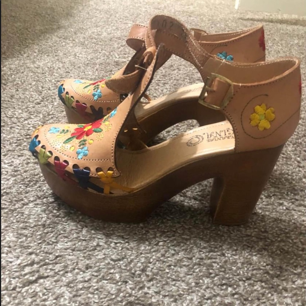 Zapatos artesanales/ Mexican shoes